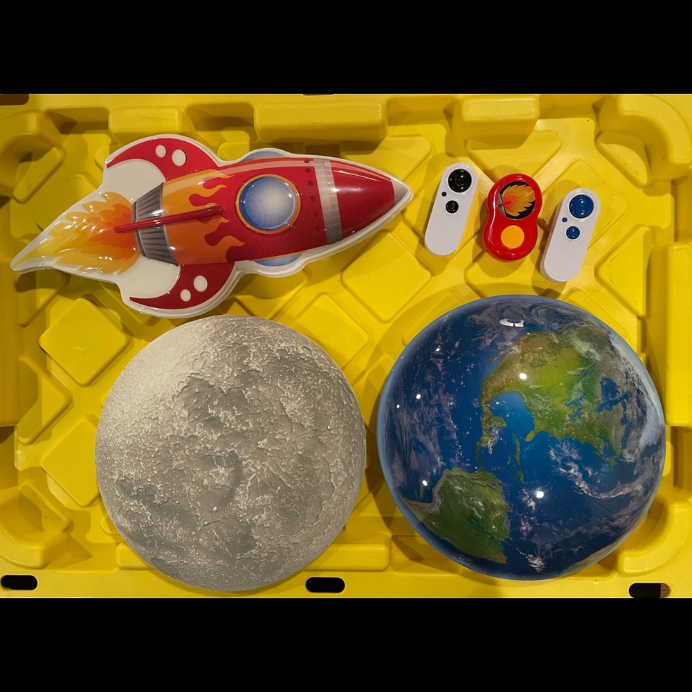Uncle Milton’s Earth, Moon and Rocket ship
